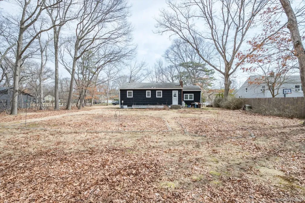 18 Maple Avenue Bellport NY 11713
