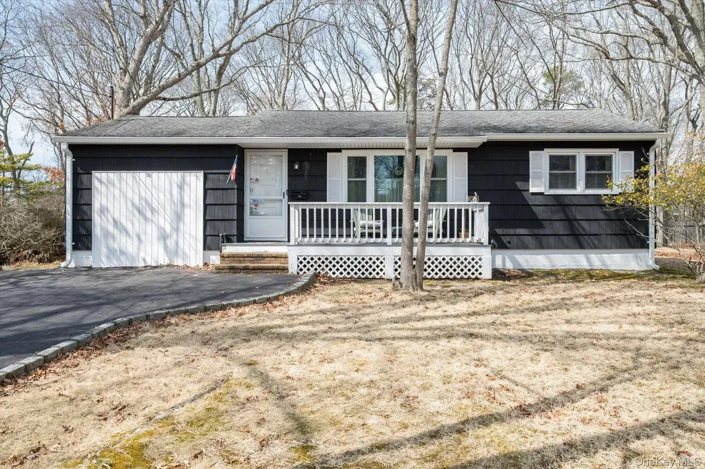 18 Maple Avenue Bellport NY 11713