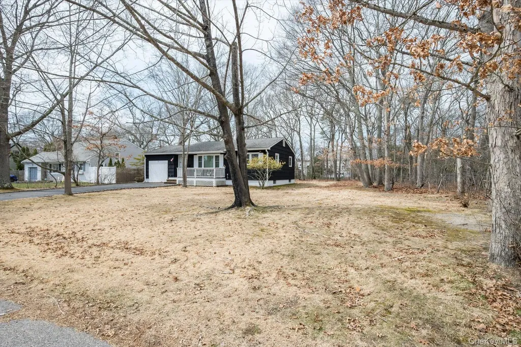 18 Maple Avenue Bellport NY 11713