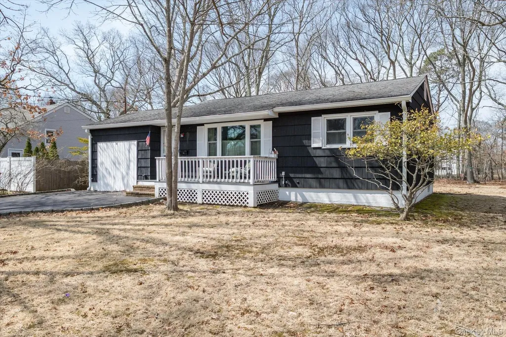 18 Maple Avenue Bellport NY 11713
