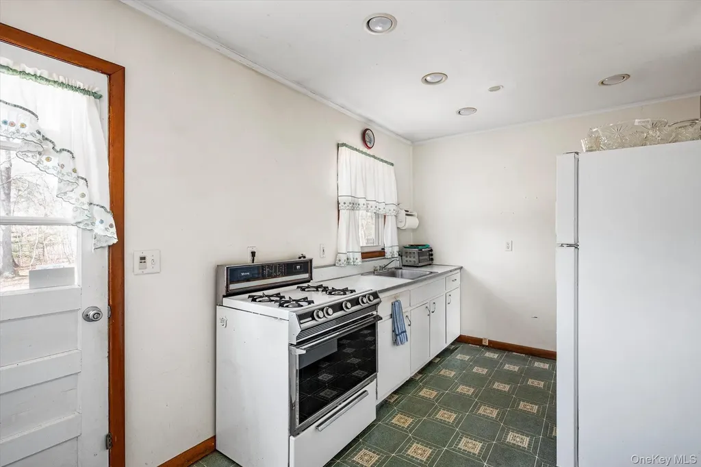 18 Maple Avenue Bellport NY 11713