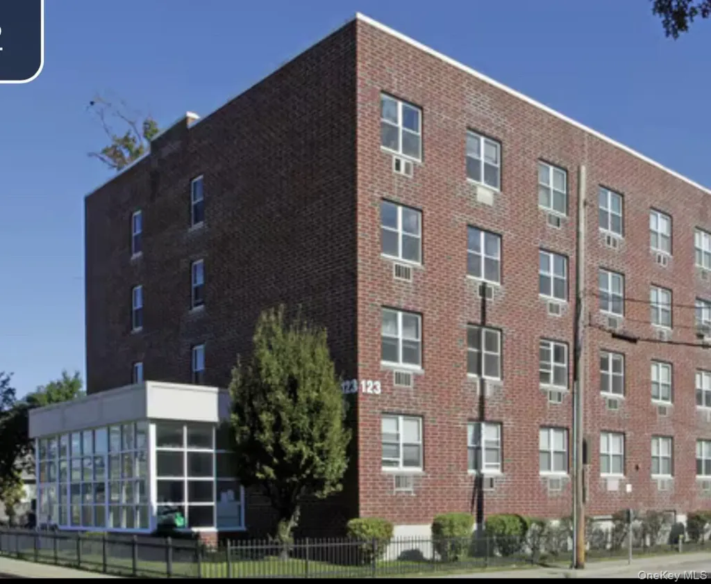 123 W Colombia Street Hempstead NY 11550