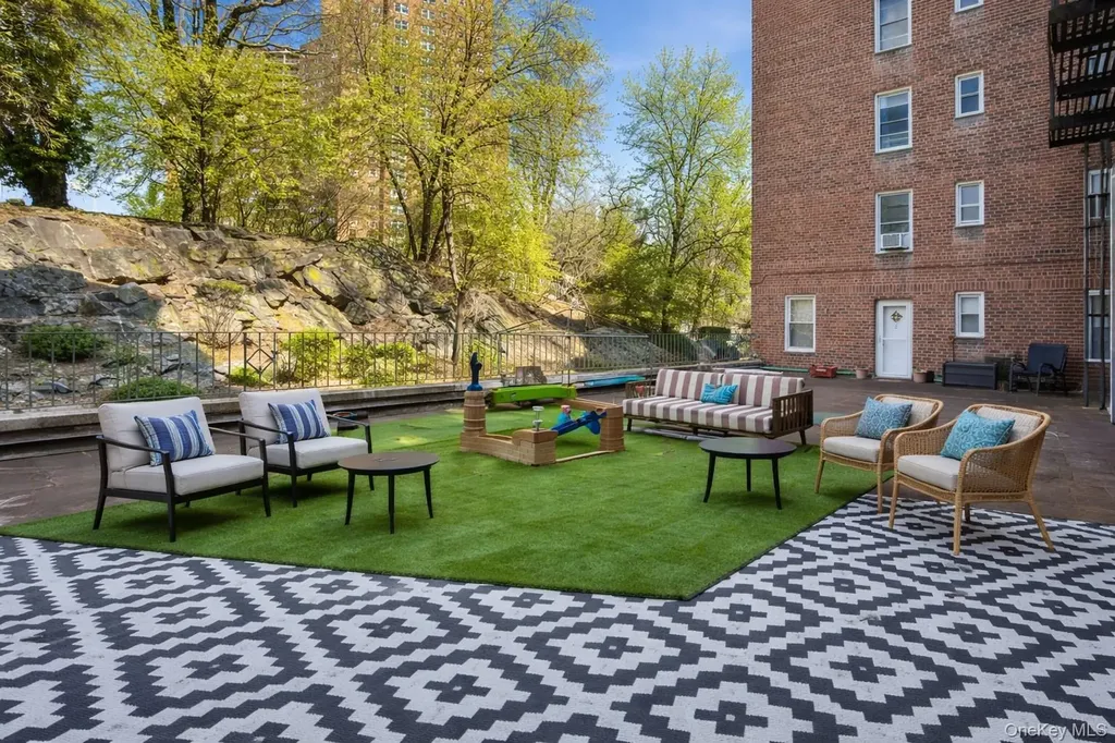 5639 Netherland Avenue Bronx NY 10471