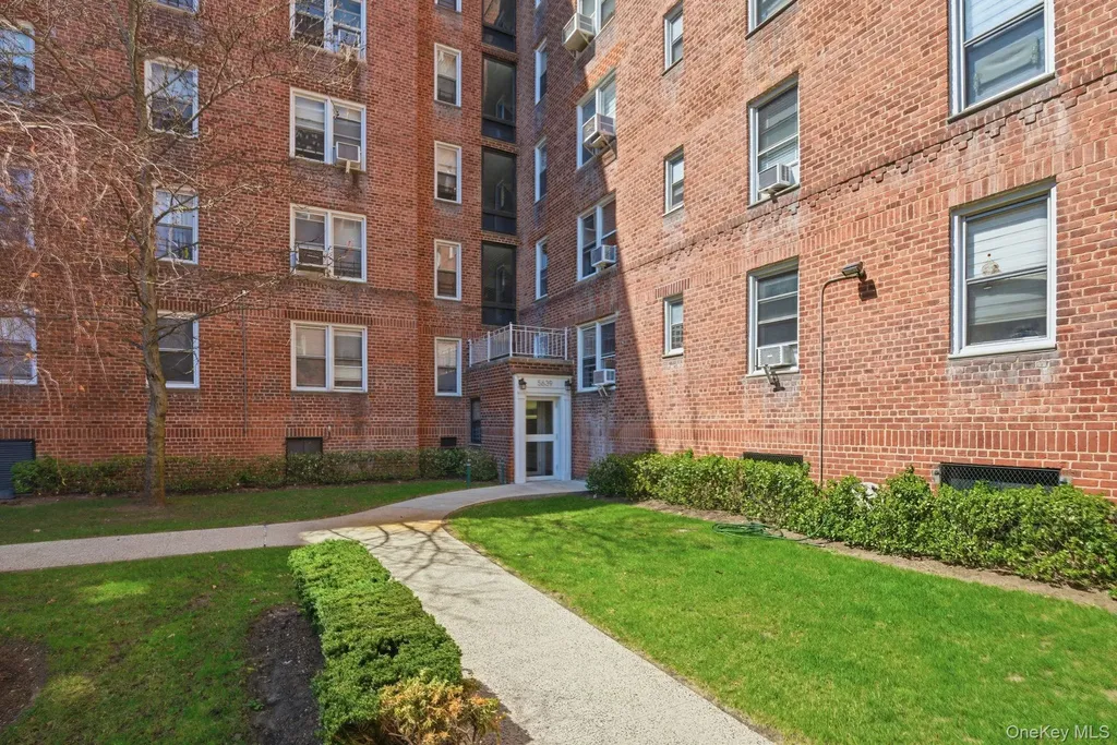 5639 Netherland Avenue Bronx NY 10471