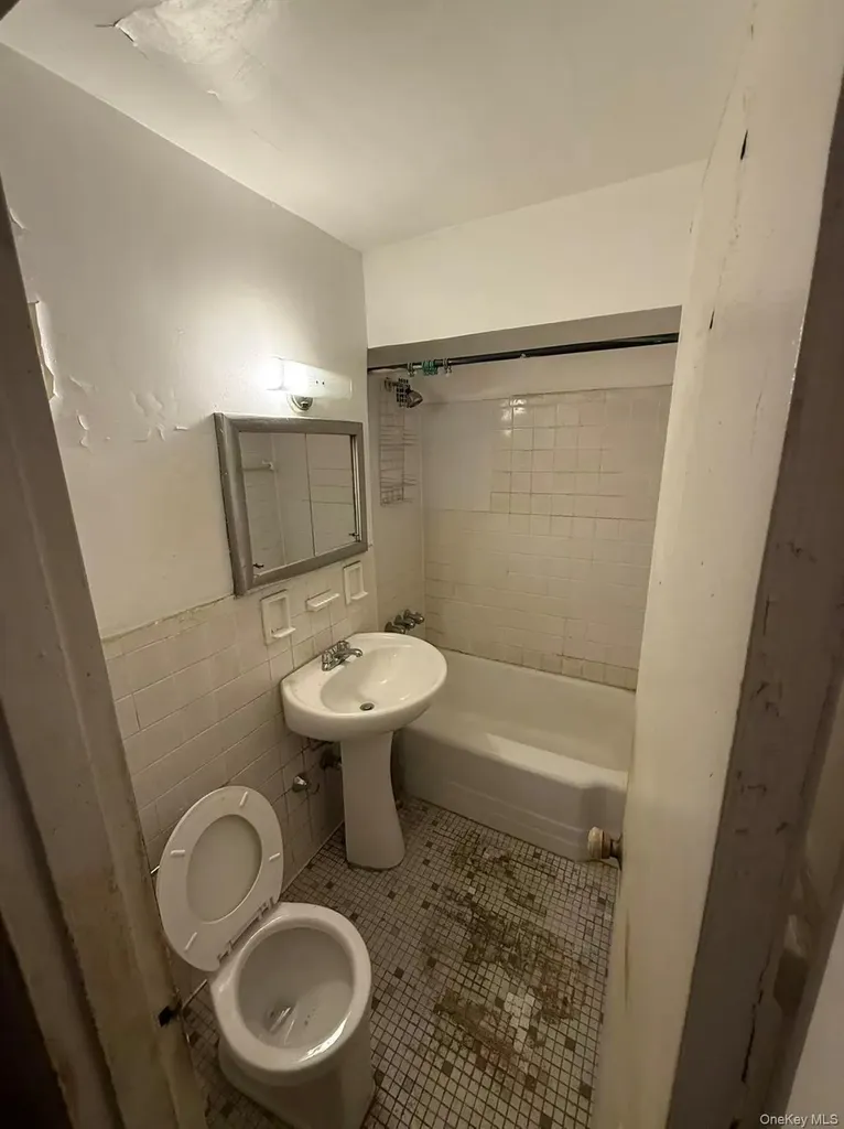4242 Colden Street Flushing NY 11355