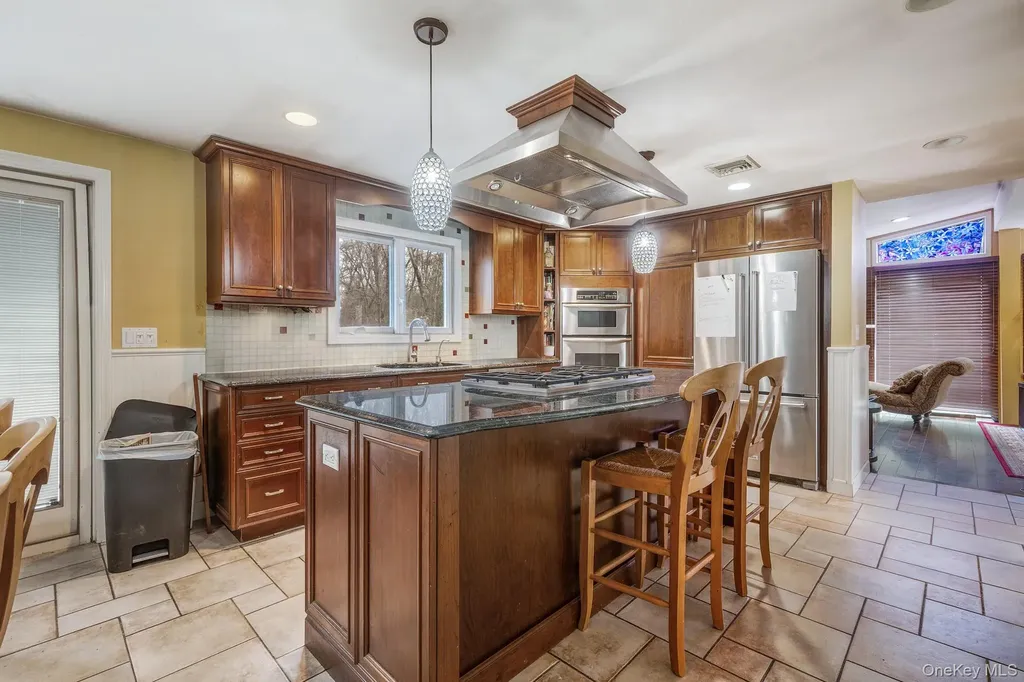6 Strawberry Hill Lane West Nyack NY 10994