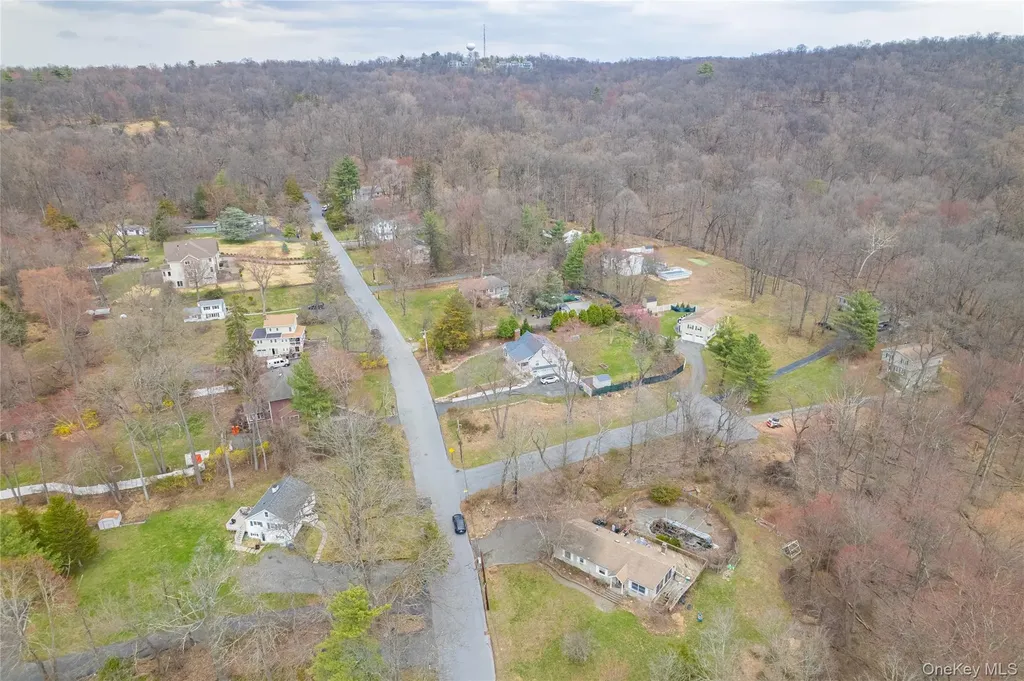 6 Strawberry Hill Lane West Nyack NY 10994