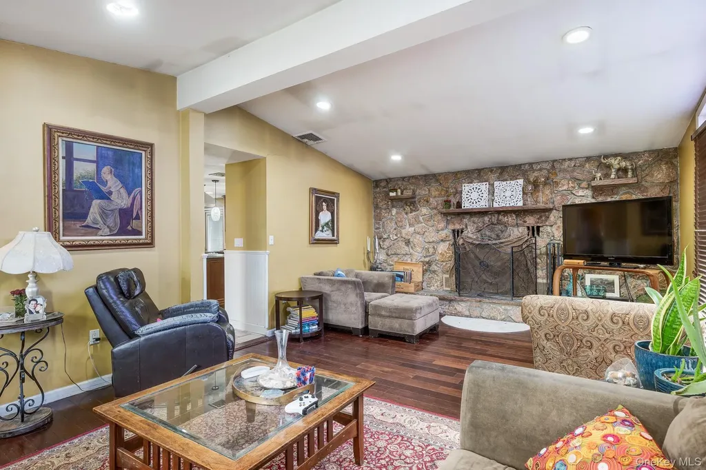 6 Strawberry Hill Lane West Nyack NY 10994