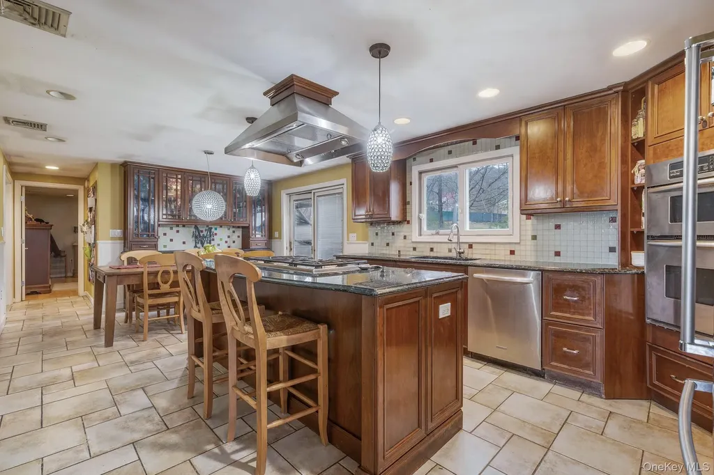 6 Strawberry Hill Lane West Nyack NY 10994
