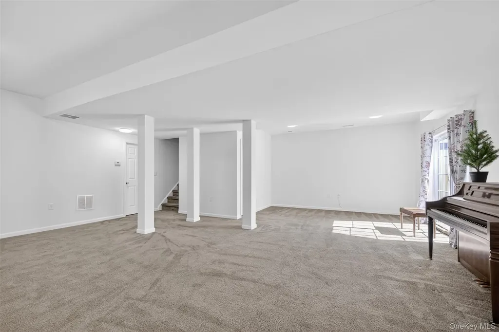 33 Pritchard Court Fishkill NY 12524