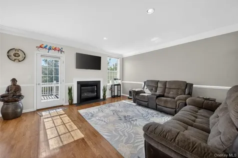 33 Pritchard Court Fishkill NY 12524