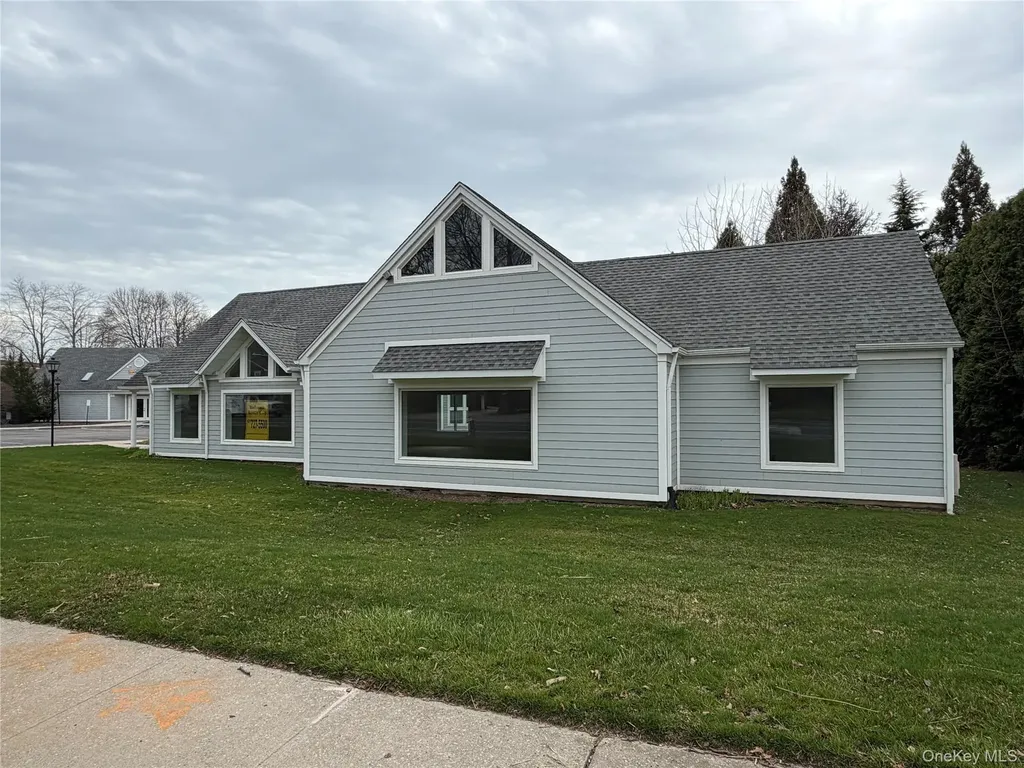 487 Main Road Riverhead NY 11901