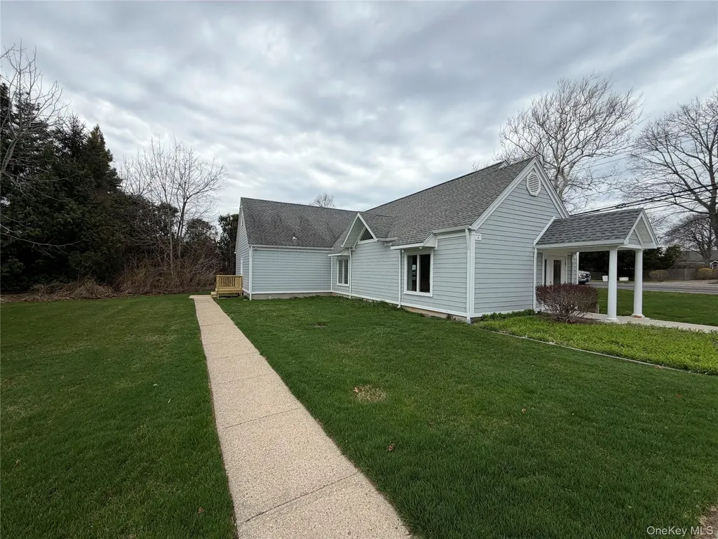 487 Main Road Riverhead NY 11901