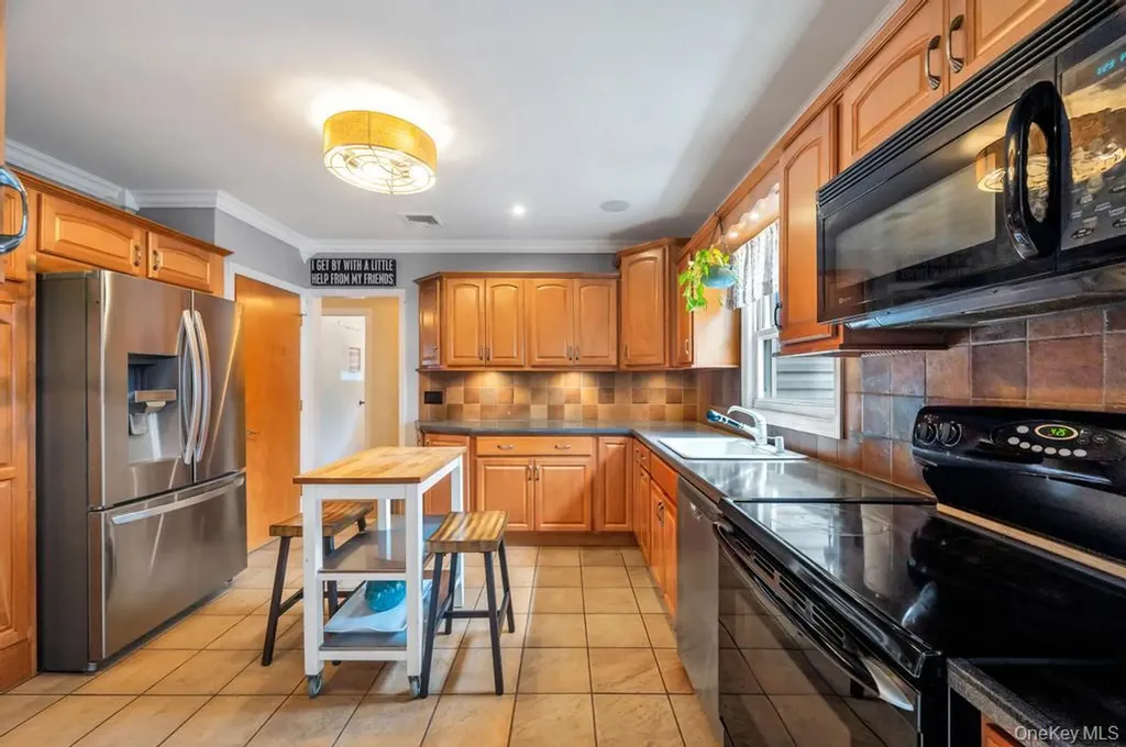990 Thomas Avenue Baldwin NY 11510