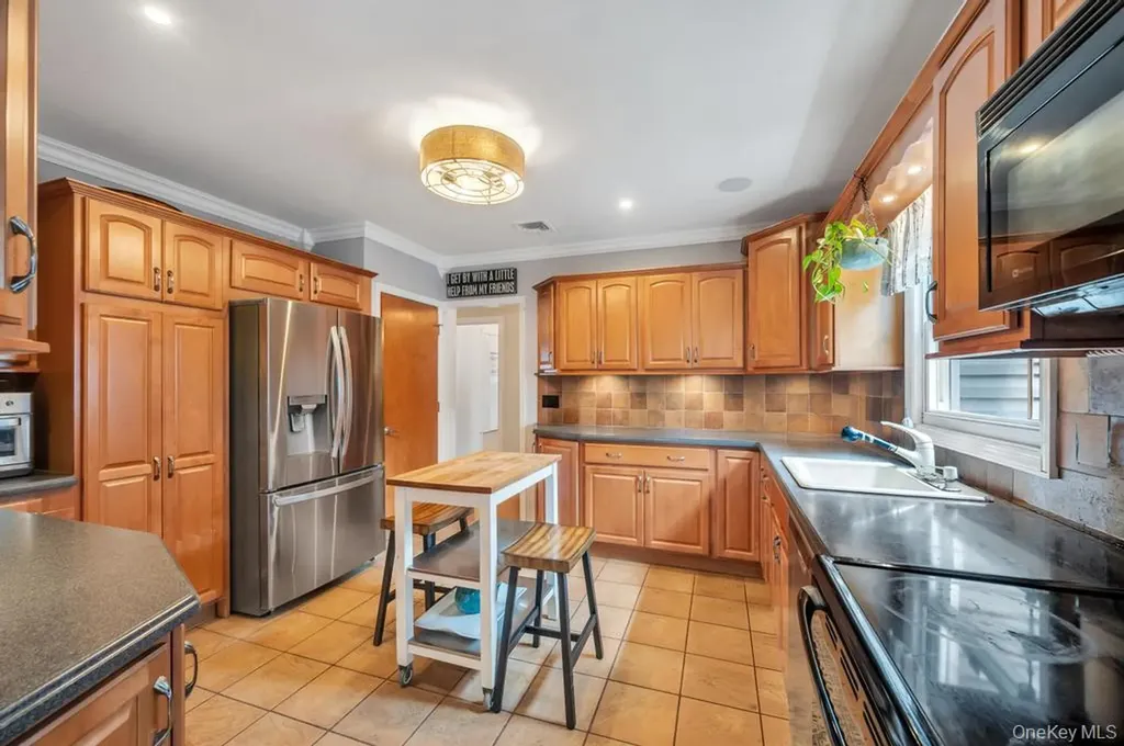 990 Thomas Avenue Baldwin NY 11510
