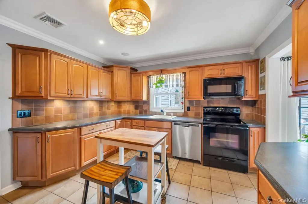 990 Thomas Avenue Baldwin NY 11510