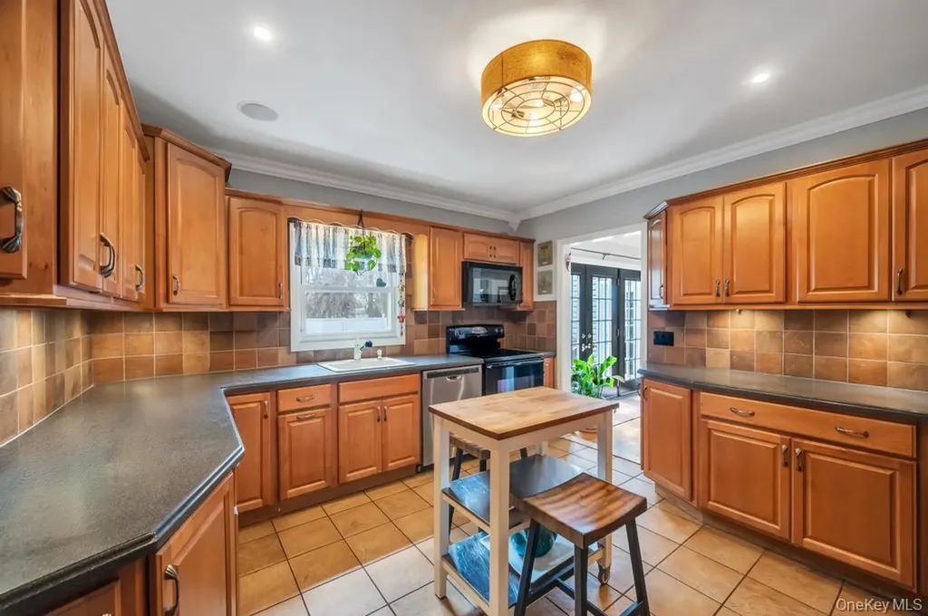 990 Thomas Avenue Baldwin NY 11510