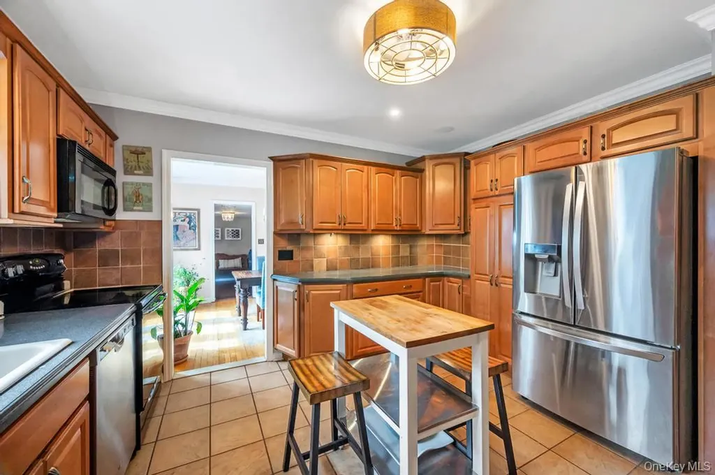 990 Thomas Avenue Baldwin NY 11510