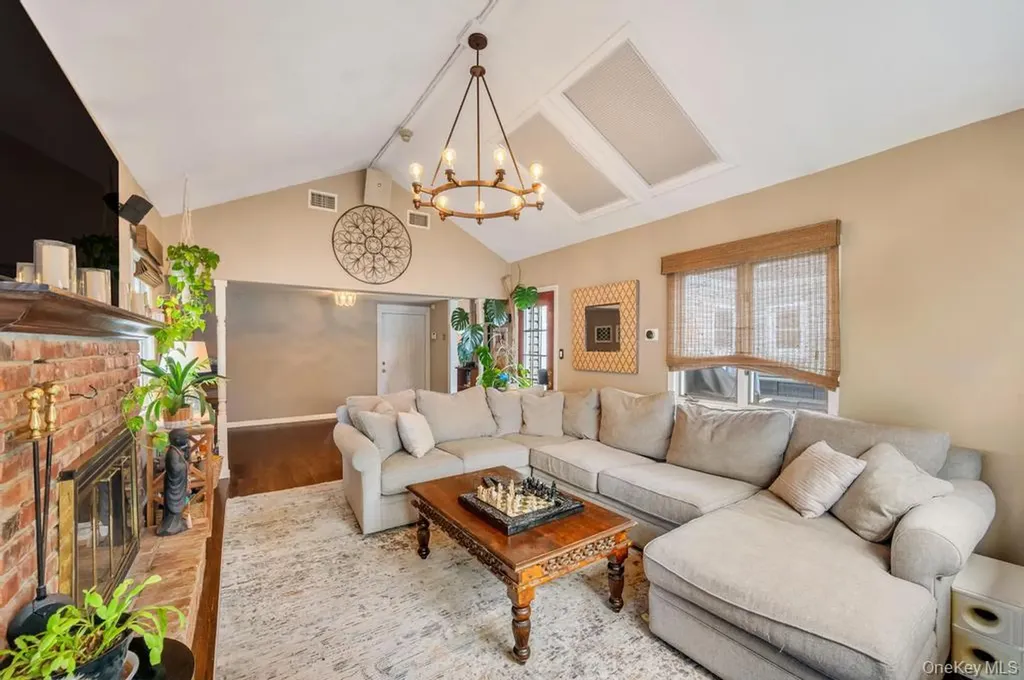 990 Thomas Avenue Baldwin NY 11510