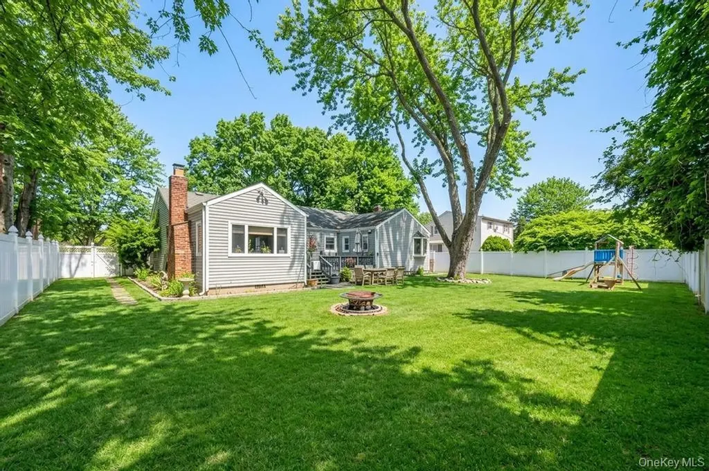 990 Thomas Avenue Baldwin NY 11510