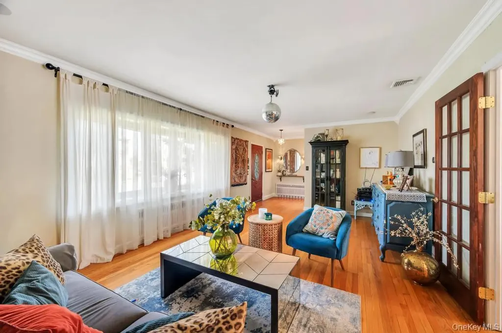 990 Thomas Avenue Baldwin NY 11510