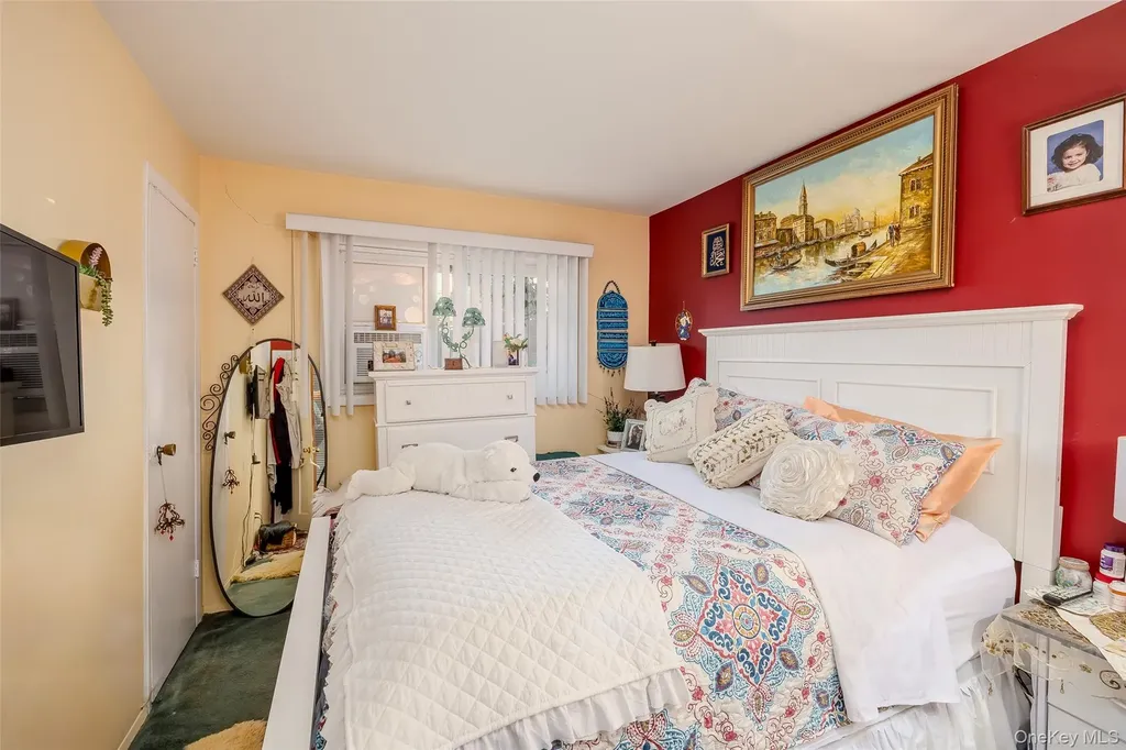 49 Ann Drive E Freeport NY 11520
