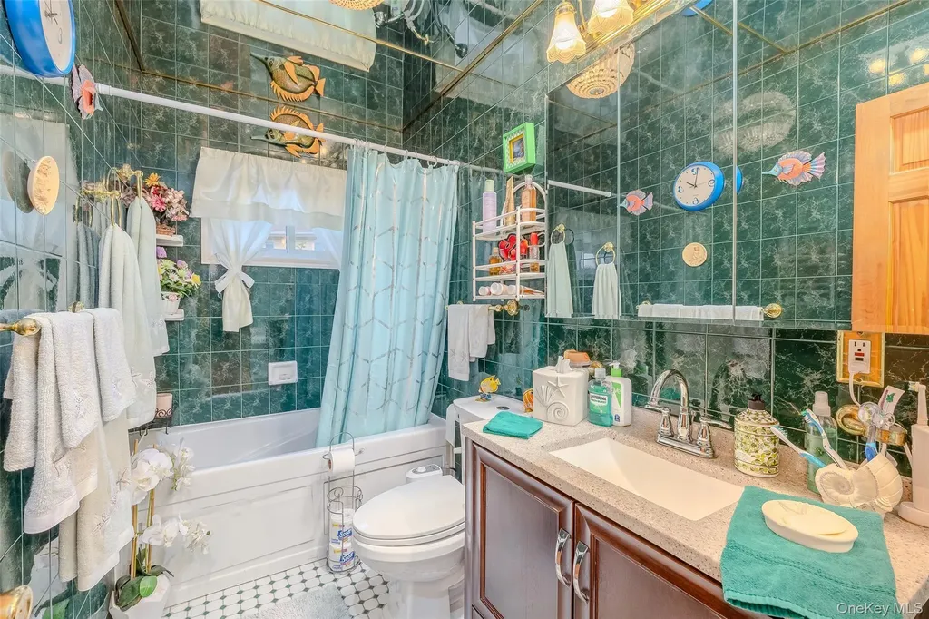49 Ann Drive E Freeport NY 11520