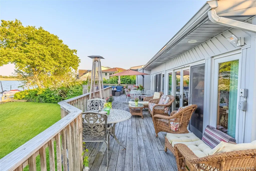 49 Ann Drive E Freeport NY 11520