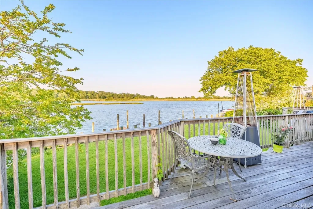 49 Ann Drive E Freeport NY 11520