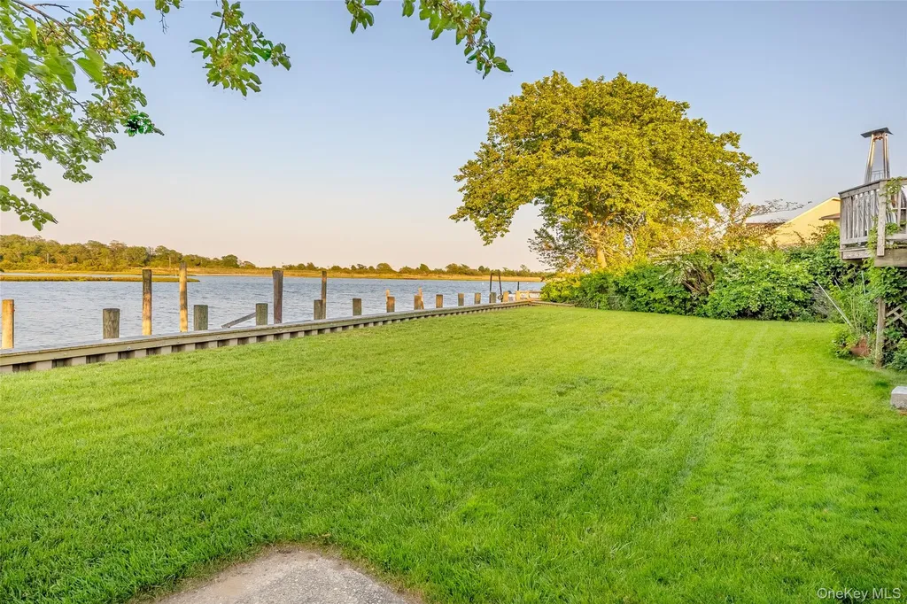 49 Ann Drive E Freeport NY 11520