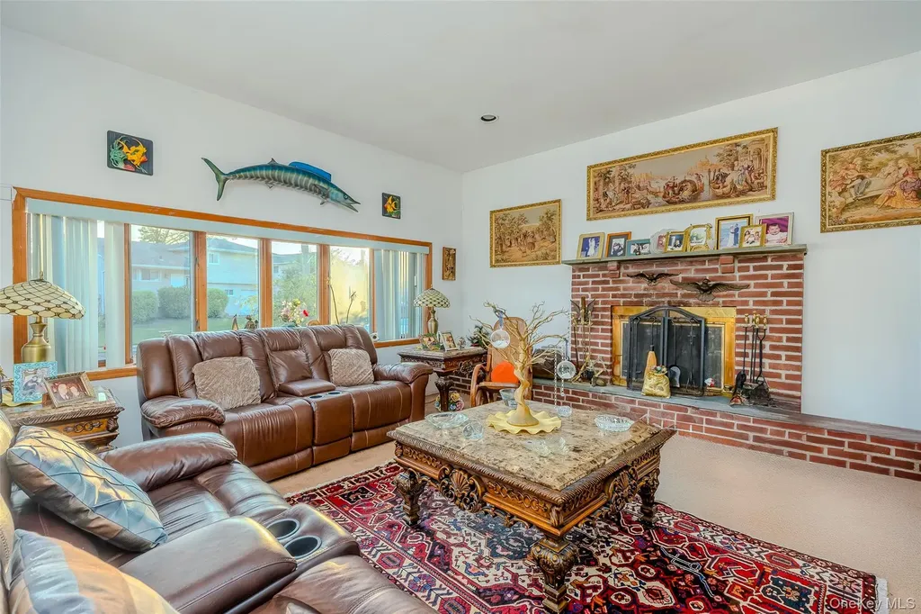 49 Ann Drive E Freeport NY 11520