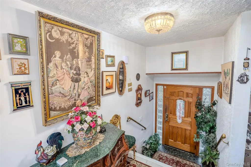 49 Ann Drive E Freeport NY 11520