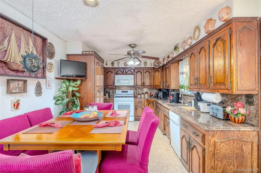 49 Ann Drive E Freeport NY 11520