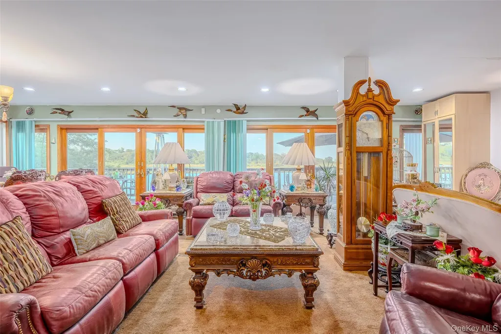 49 Ann Drive E Freeport NY 11520