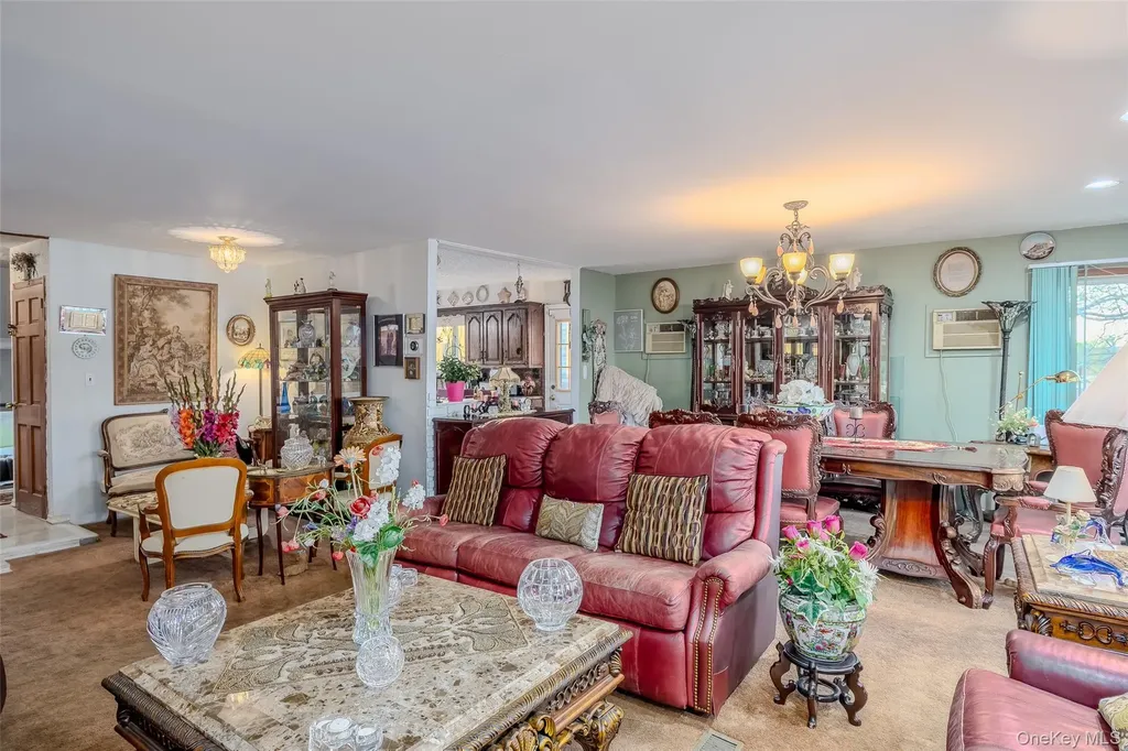 49 Ann Drive E Freeport NY 11520