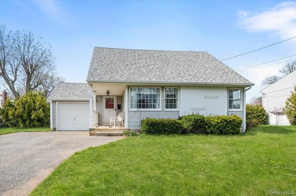 145 Raleigh Lane West Islip NY 11795