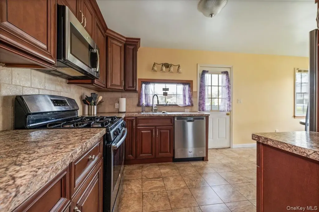 145 Raleigh Lane West Islip NY 11795