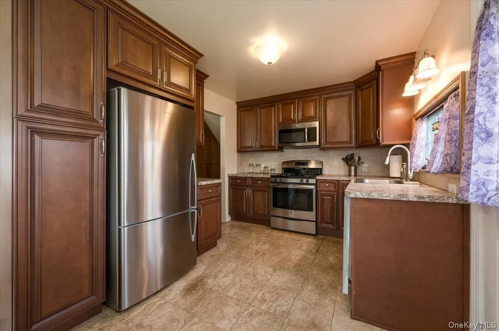 145 Raleigh Lane West Islip NY 11795