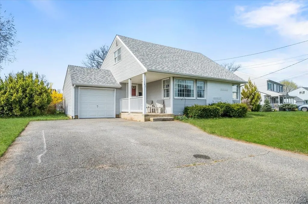 145 Raleigh Lane West Islip NY 11795