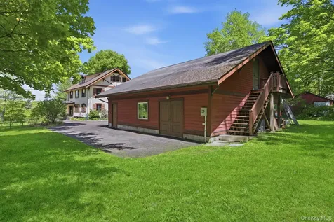 8 Elmer Galloway Road Katonah NY 10536