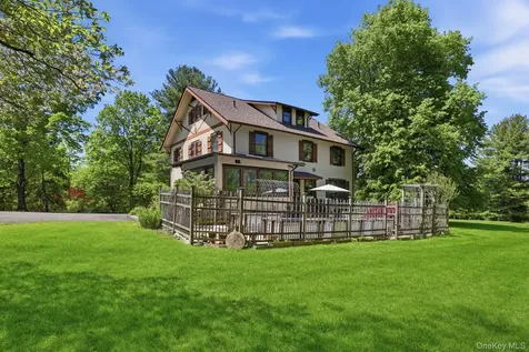 8 Elmer Galloway Road Katonah NY 10536