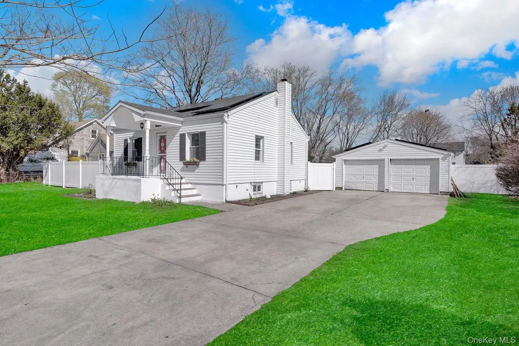 37 Oklahoma Avenue Bay Shore NY 11706