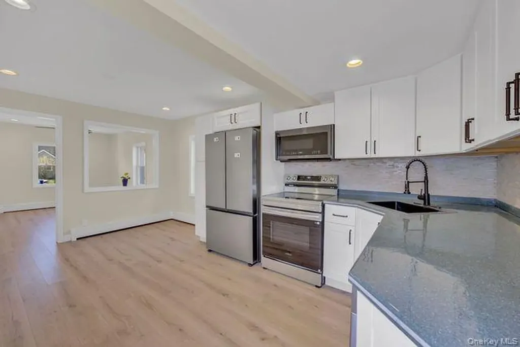 37 Oklahoma Avenue Bay Shore NY 11706
