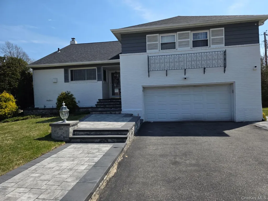 838 Pepperidge Road Westbury NY 11590