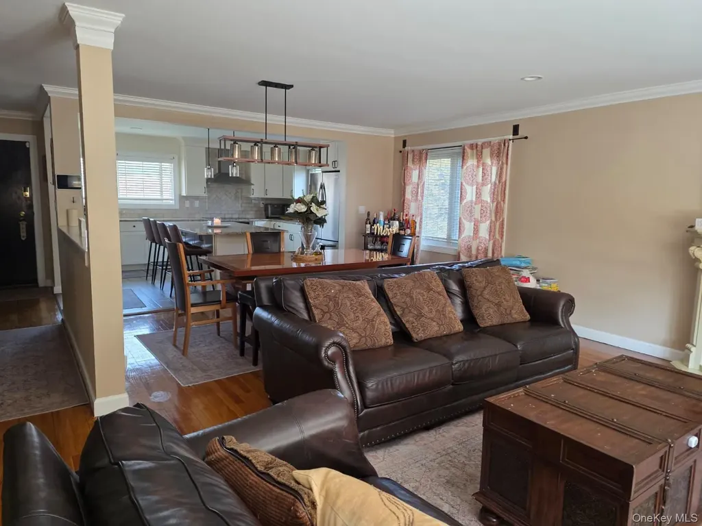 838 Pepperidge Road Westbury NY 11590
