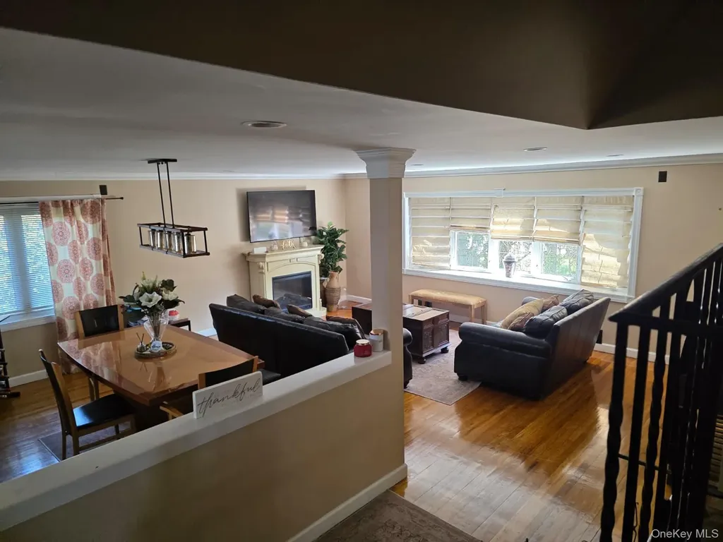 838 Pepperidge Road Westbury NY 11590