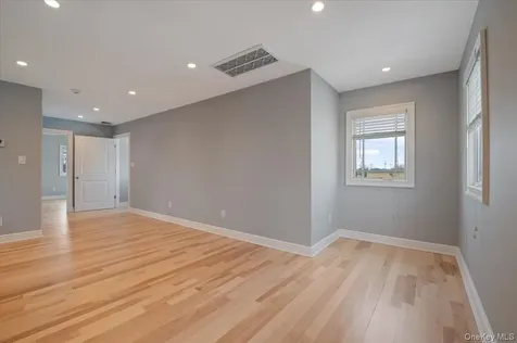 769 Fulton Street Farmingdale NY 11735