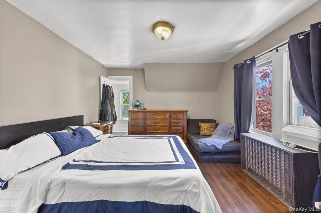 154 E Dean Street Freeport NY 11520