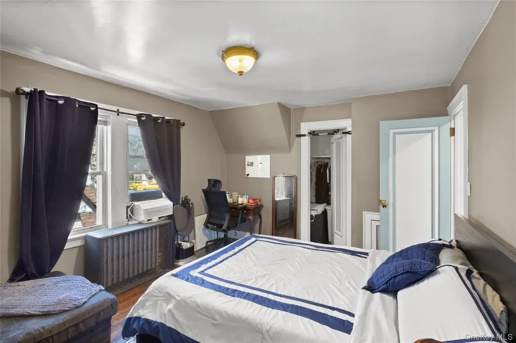 154 E Dean Street Freeport NY 11520