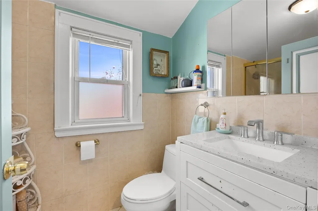 154 E Dean Street Freeport NY 11520